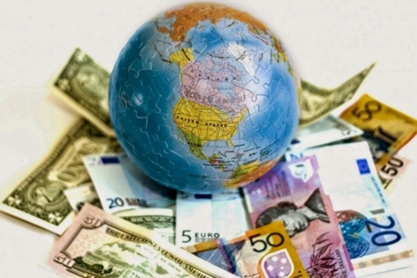 thi-truong-tien-te-la-gi