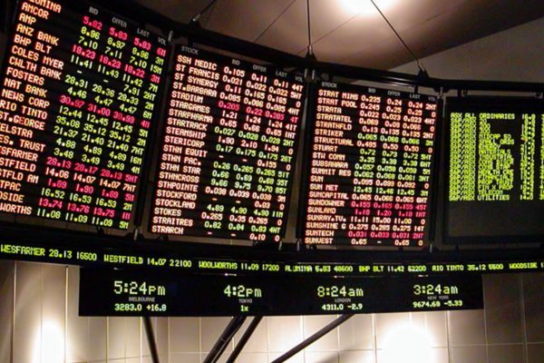 uu-nhuoc-diem-cua-viec-niem-yet-chung-khoan