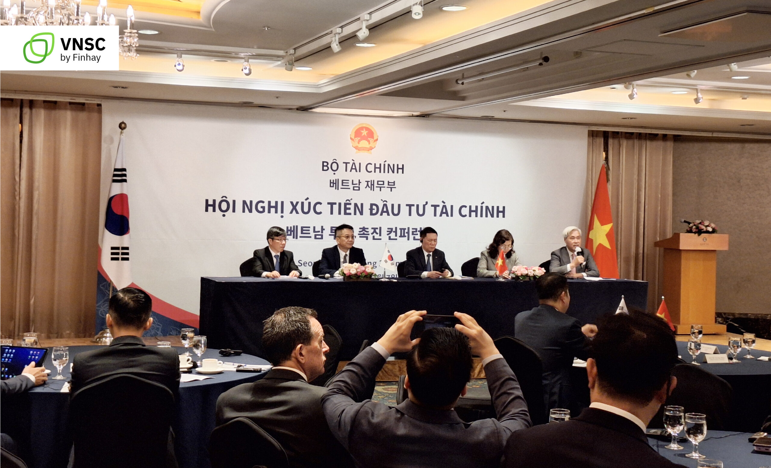 CEO Chứng khoán Vina tham gia Hội nghị xúc tiến đầu tư tại Hàn Quốc cùng lãnh đạo UBCKNN