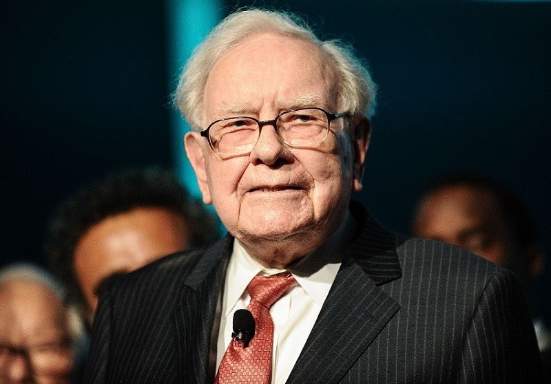 Warren-Buffett-Huyen-thoai-dau-tu-gia-tri.