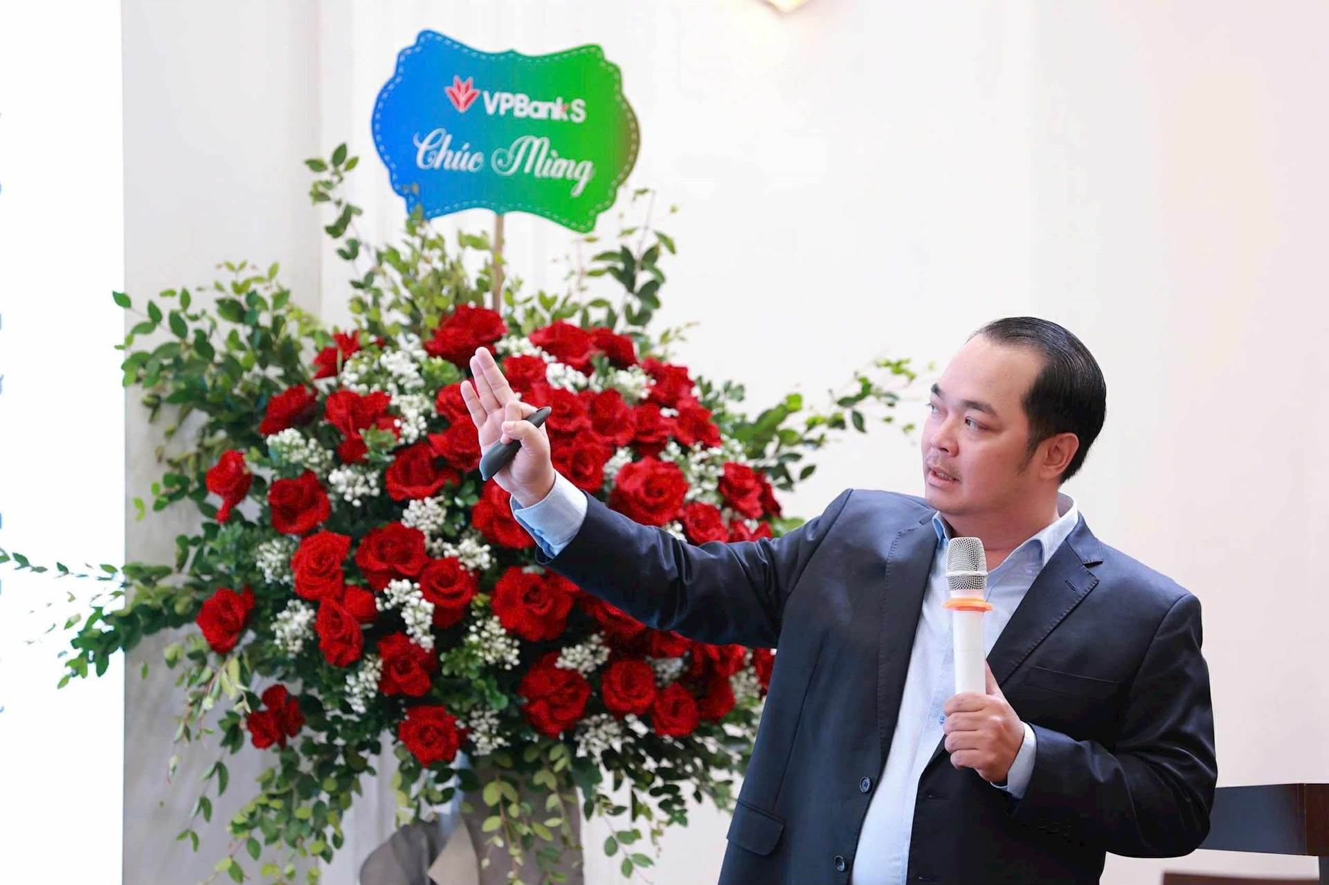 Chứng khoán, bất động sản, vàng, bạc, phân bổ đầu tư ra sao?