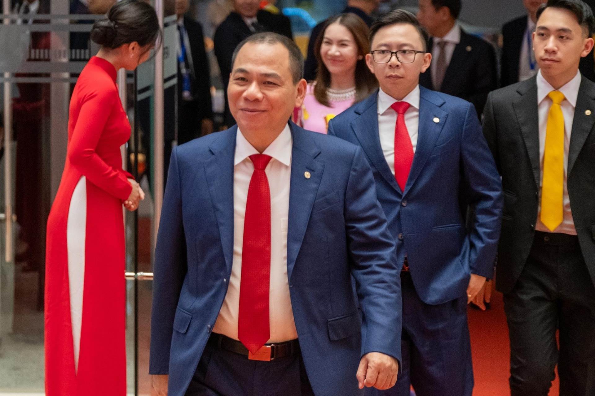 VIC: Vingroup thành lập công ty thép Vinmetal nhưng không nắm giữ toàn bộ vốn điều lệ 10 nghìn tỷ đồng, 2 đồng sáng lập nữa là 2 cái tên không xa lạ