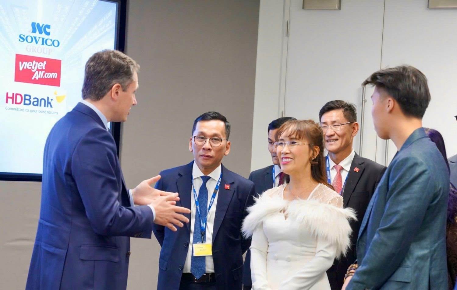 Thăm nơi nắm giữ 34.000 tỷ USD ở Anh, tỷ phú Nguyễn Thị Phương Thảo bày tỏ mong muốn lớn chưa từng có