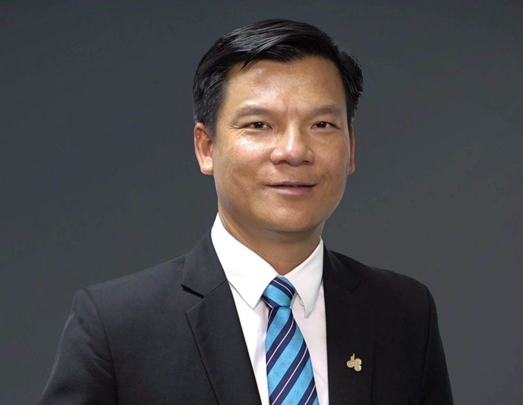 Từ nhiệm vị trí TGĐ Hòa Bình, ông Lê Văn Nam vẫn làm Chủ tịch công ty xây dựng riêng, là đối tác quen mặt của Sunshine