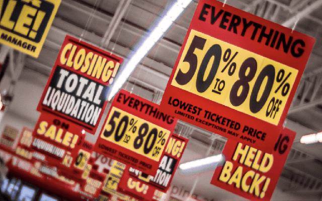 Dragon Capital: Tại sao chúng ta lại hăm hở “săn sale” một chiếc áo giảm 50%, nhưng lại hoảng loạn “bán tháo” cổ phiếu khi nó giảm 5%